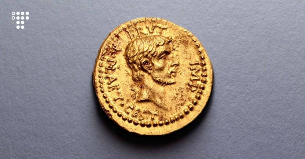 За $3,5 млн на аукционе продали старинную монету, отчеканенную в честь убийства Юлия Цезаря
