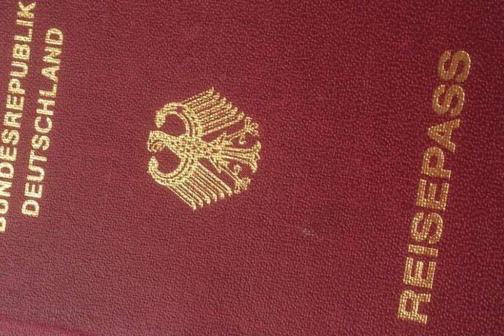 Новые немецкие паспорта: отпечатки пальцев и никаких распечатанных фотографий