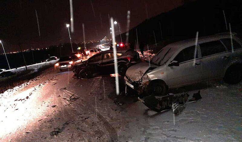 В массовой аварии в Башкирии столкнулись шесть автомобилей