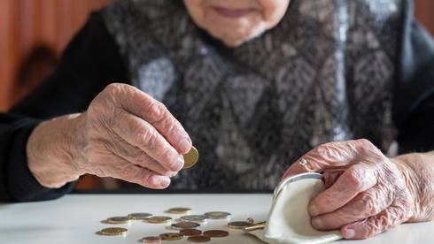 Кнессет утвердил двойные пособия для пенсионеров. Минфин: "У нас нет денег"