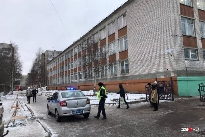 Сообщения о минировании остановили работу пяти школ Архангельска