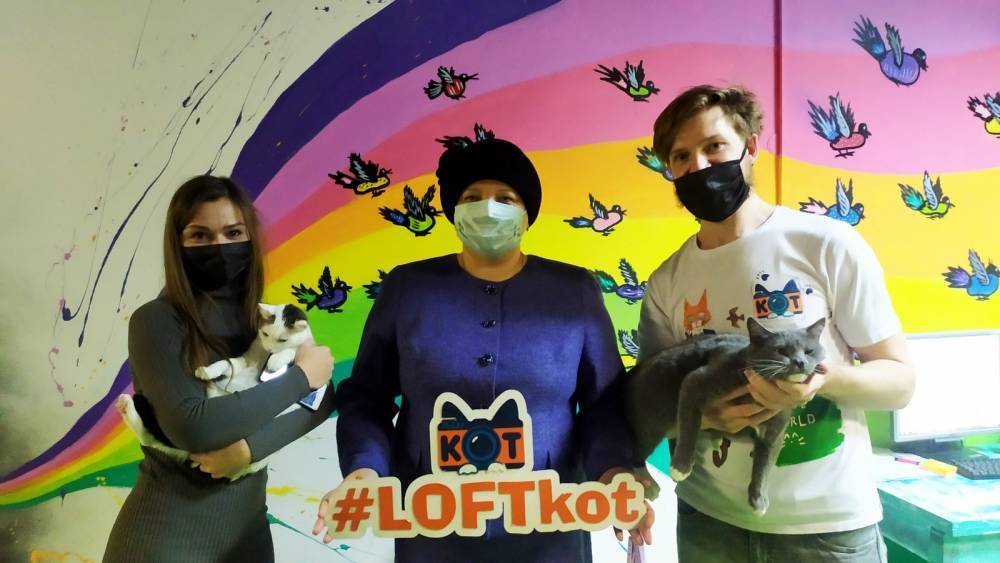 Елена Митина посетила кото-кафе «LOFTkot»