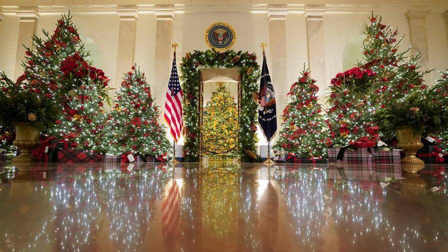 Белый дом украсили к Рождеству в патриотическом стиле