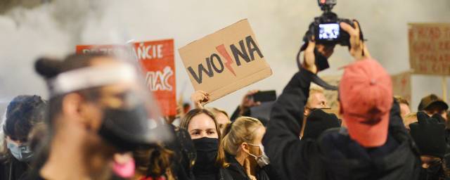 Польки добились отсрочки запрета абортов