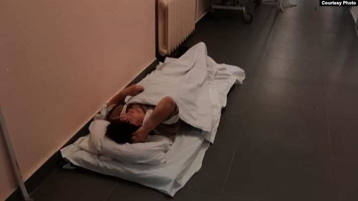 Миздрав заявил, что пациенты ковидного госпиталя в Вологде лежали на полу в знак протеста
