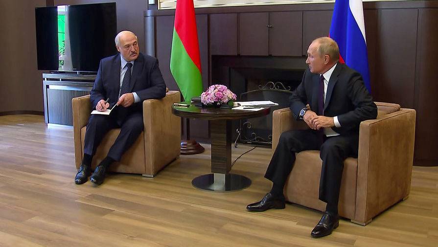 СМИ: Лукашенко провел телефонный разговор с Путиным