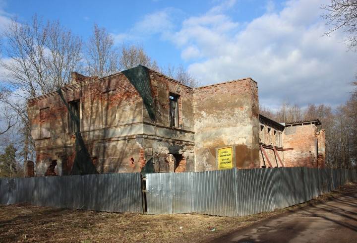 Руины усадьбы «Отрада» в Ломоносове продают за 10 млн рублей на «Авито»