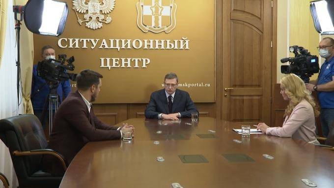 Омский губернатор объяснил, почему лечился от COVID-19 в Москве