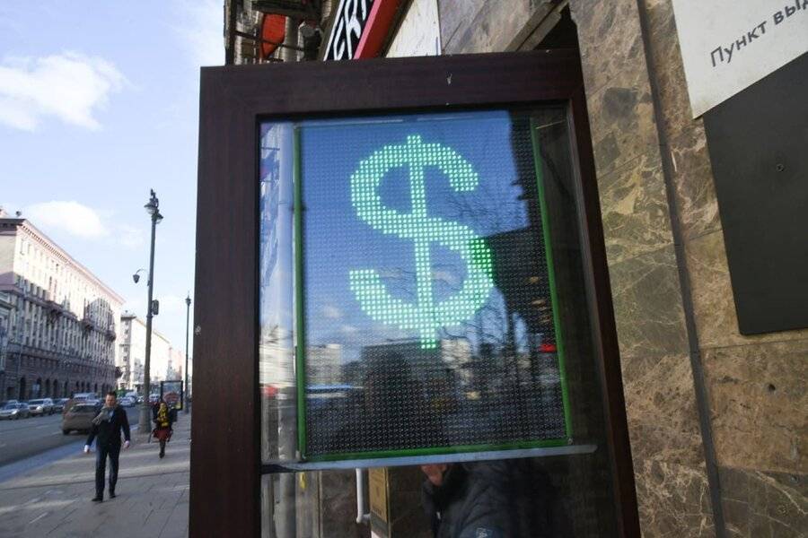 Курс доллара опустился ниже 78 рублей впервые с 28 октября