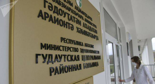 Посольство России в Абхазии проверяет попытку изнасилования врача