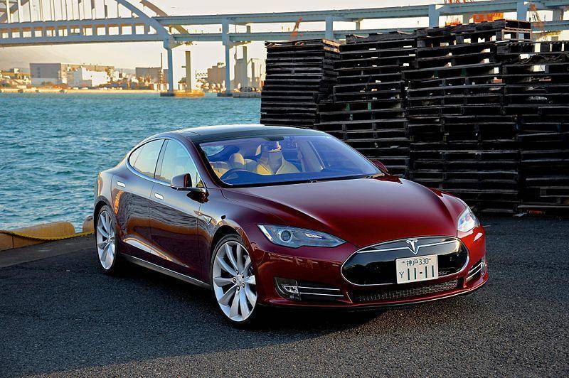 Автомобили Tesla получат модем 5G и режим точки доступа