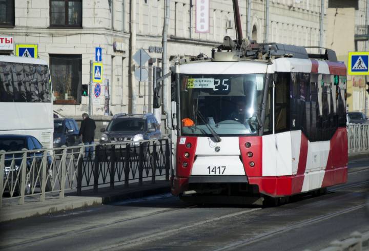 Драка пенсионерок на 40 минут остановила движение трамваев на Бухарестской улице