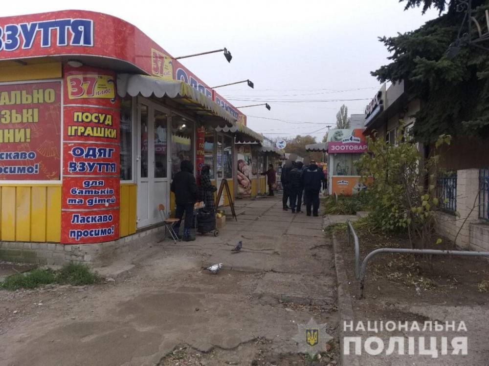 В Харькове мужчину до полусмерти избили посреди улицы