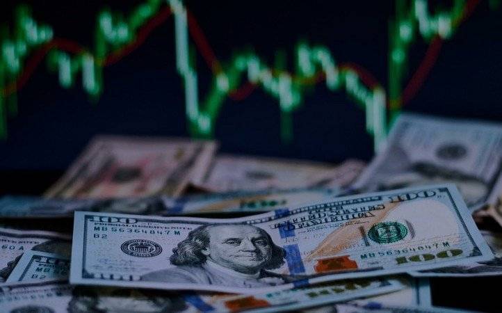 Курс доллара неожиданно обвалился: что творится с валютным рынком