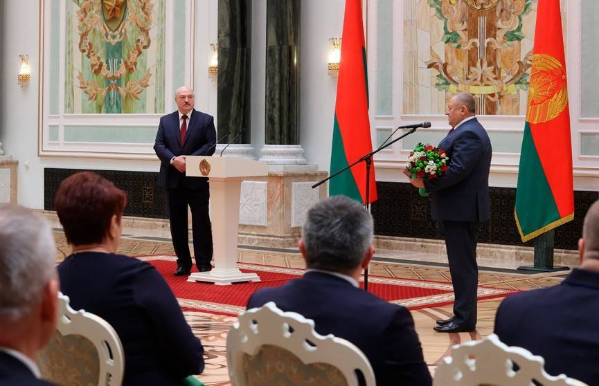 Лукашенко: Давайте сохраним страну, а все наши богатства будут зависеть только от нас