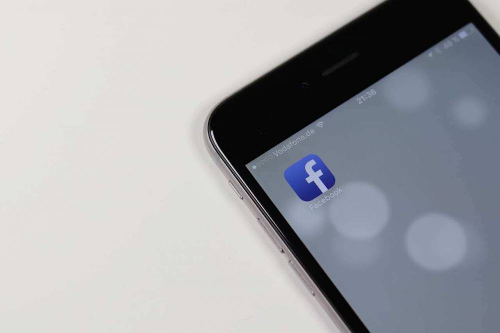 Эксперт рассказал, почему приложение Facebook лучше удалить со смартфона