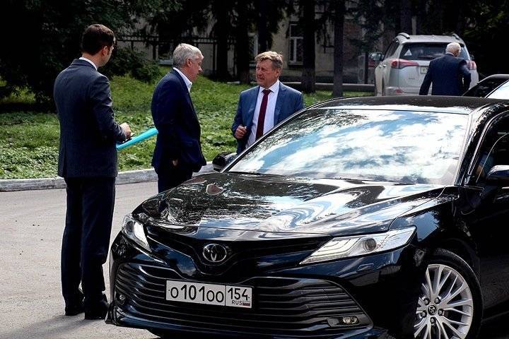 Мэрия Новосибирска ввела открытые торги по продаже машин после депутатского расследования