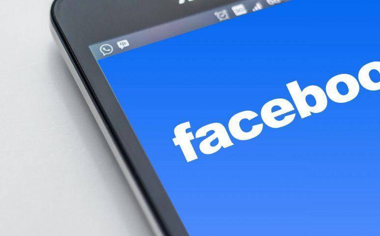 Павел Мясоедов посоветовал удалить Facebook со смартфона