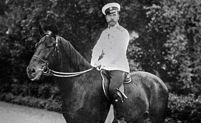 La Vanguardia (Испания): удивительные фото царя Николая II, купающегося обнаженным
