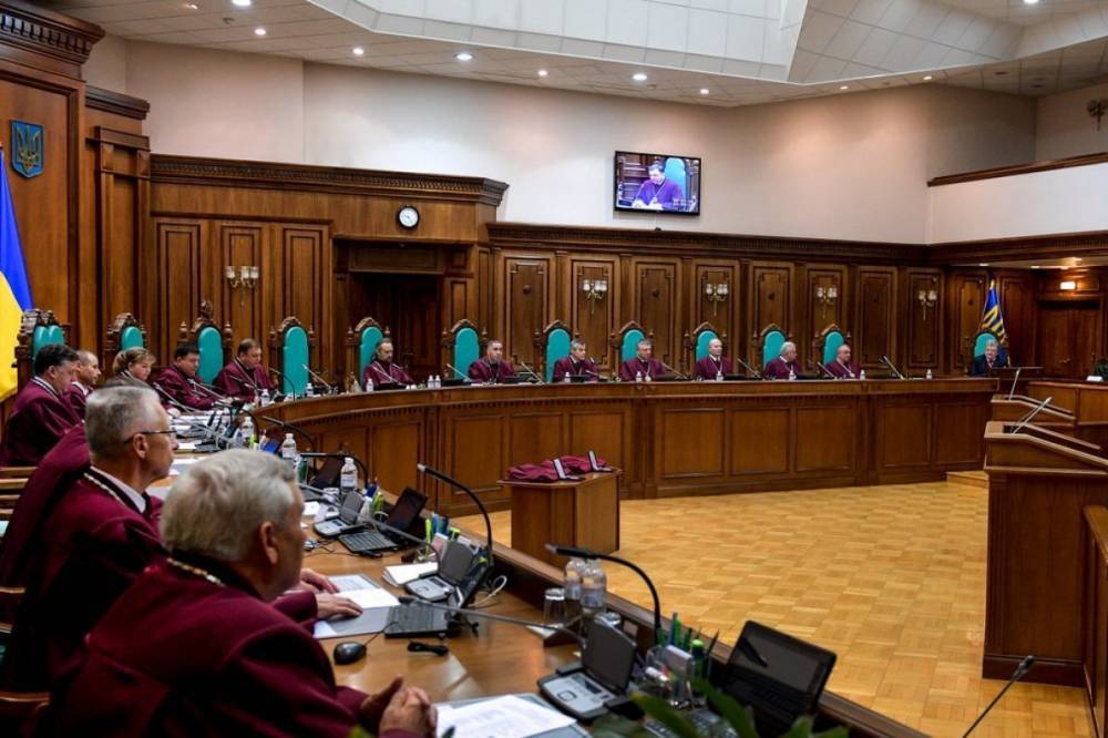 В КСУ назвали компромиссом законопроект Разумкова по е-декларациям