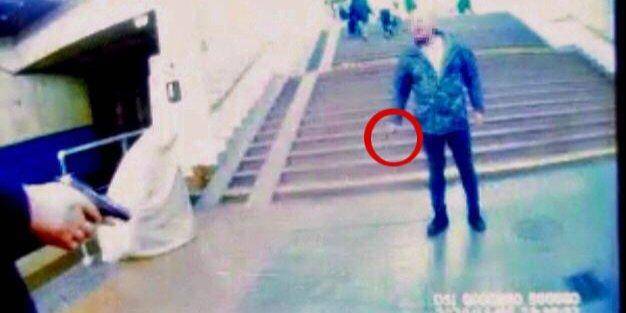 Мужчина с ножом напал на полицейского в метро из-за замечания об отсутствии защитной маски