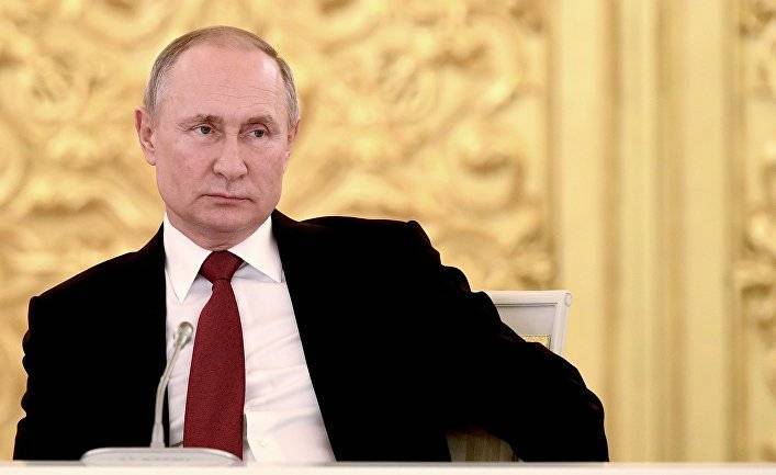 «Никуда Путин не уходит»: Кремль уверяет, что у 68-летнего президента России «отменное здоровье», а болезнь Паркинсона отрицает (Daily Mail, Великобритания)