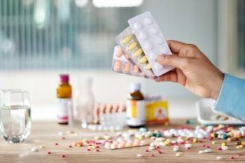 Минздрав: Пациенты с коронавирусом не должны ходить за лекарствами в аптеки