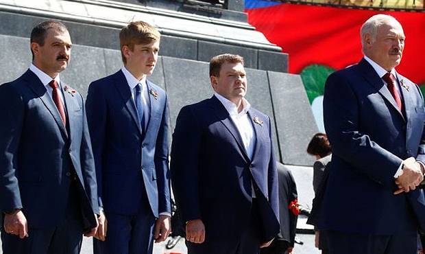 Евросоюз ввел санкции против Александра Лукашенко и его сына