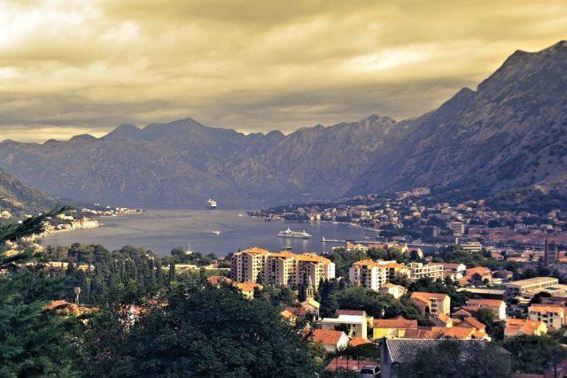 Посольство РФ в Черногории прекратило оказание консульских услуг
