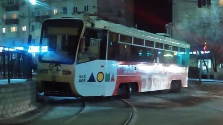 В столице Бурятии трамвай сошел с рельсов