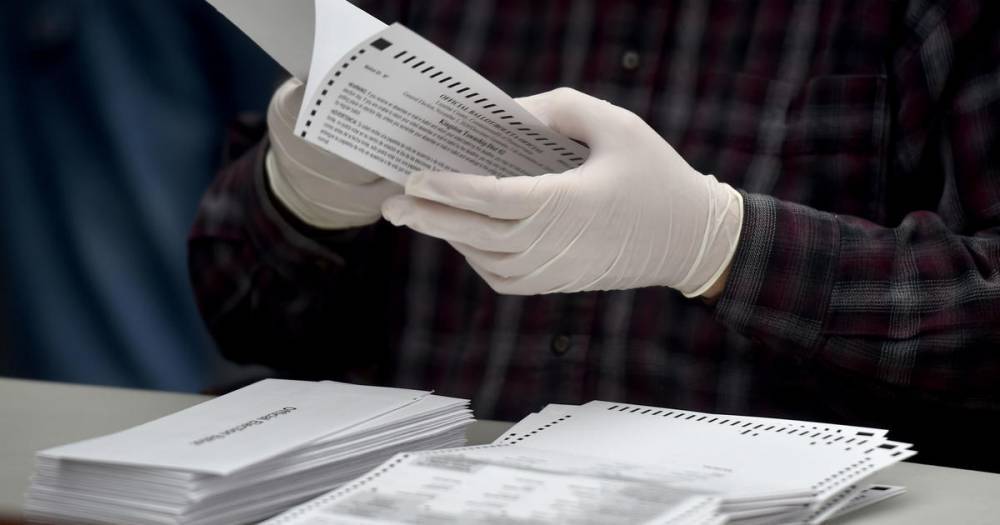 Верховный суд требует изменить порядок подсчета голосов в Пенсильвании