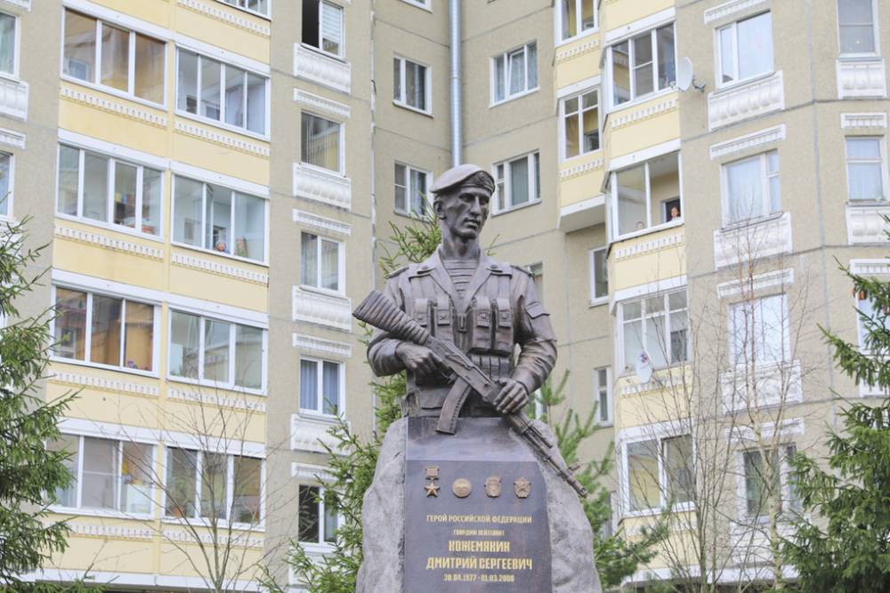 В Ленинградской области появился памятник рязанскому десантнику