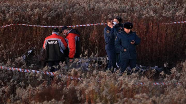 Криминалисты изучают образцы топлива после крушения самолета в Подмосковье