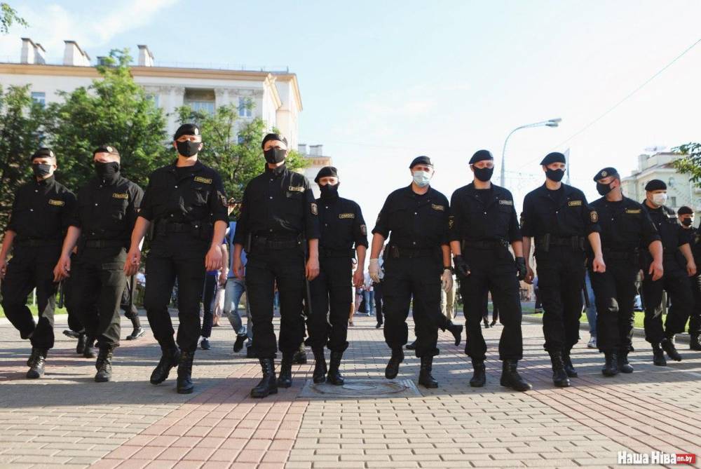 Из-за объявленной протестной акции силовики взяли под контроль центр Минска