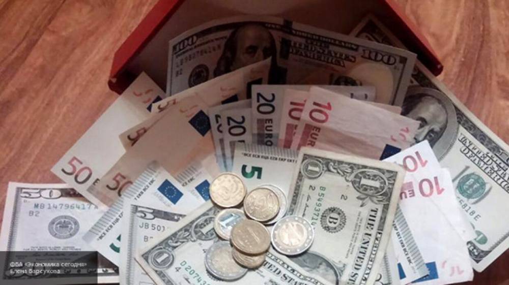 Финансист советует откладывать средства в валюте независимо от курса