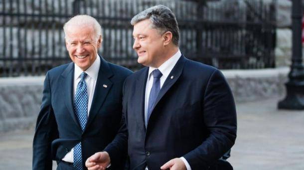 Петр Порошенко поздравил Джо Байдена с победой на выборах президента США