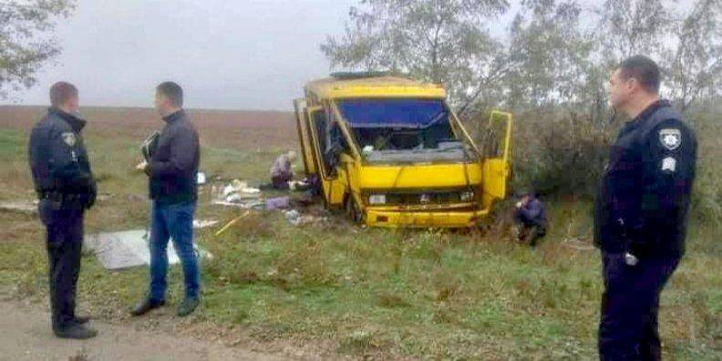 В результате ДТП с рейсовым автобусом в Херсонской области погибли два человека, более десятка пострадали