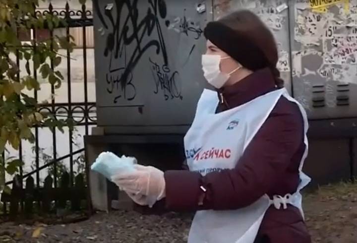 Волонтеры раздали 200 тысяч масок в «красной» и «желтой» зонах Ленобласти