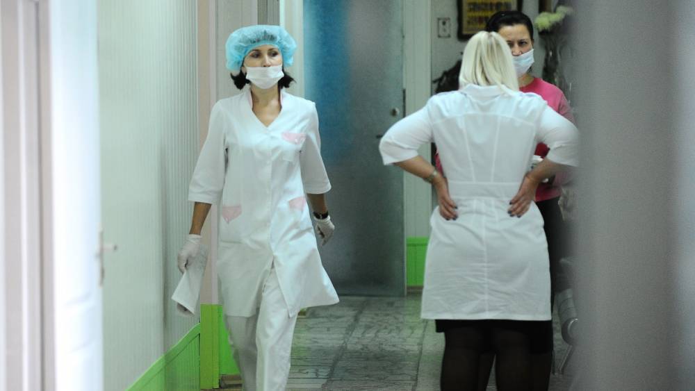 Украинские медики не желают работать на родине в условиях COVID-19