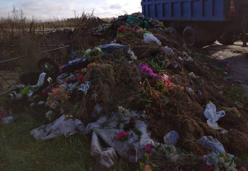 В Смоленской области убрали очередную свалку на кладбище