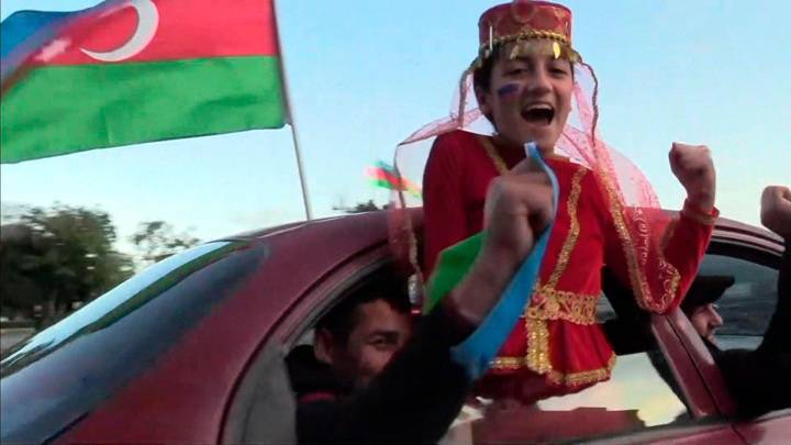 Нагорный Карабах: пока в Азербайджане празднуют, в Армении скорбят по погибшим