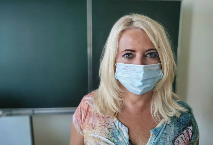 Более 500 петербургских педагогов заразились коронавирусом
