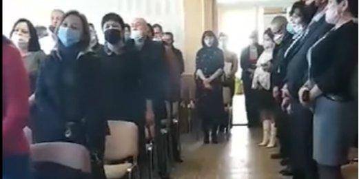 На Закарпатье новоизбранные депутаты пели гимн Венгрии после присяги — видео