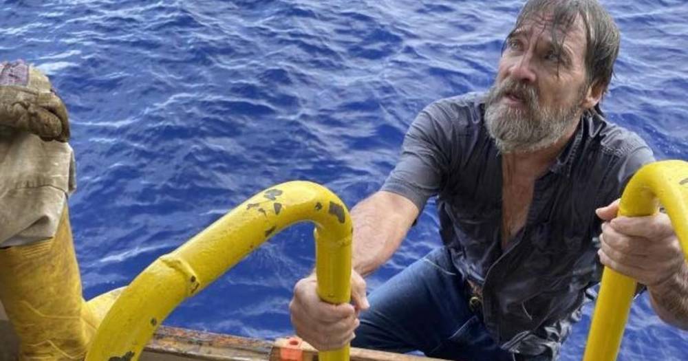 Цеплялся за жизнь: Моряка спасли после двух суток в открытом море