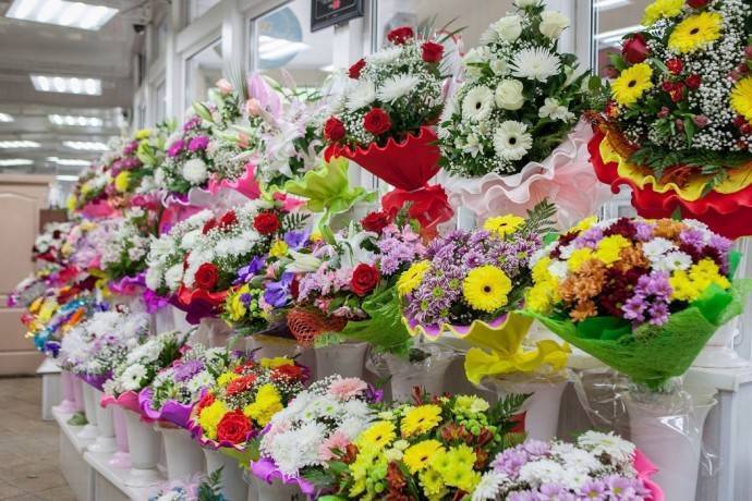 ​Какими приемами пользуются продавцы цветочных магазинов, чтобы продлить жизнь букета свежим