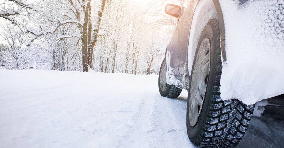 С сегодняшнего дня автомобили должны быть оснащены зимними шинами