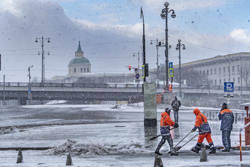Синоптик Тишковец заявил, что в первый день зимы москвичей ожидают снег и гололедица