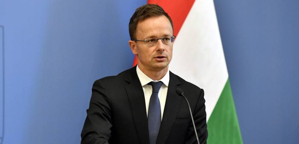 Венгрия пригрозила подать жалобу в НАТО из-за угнетения граждан на Украине