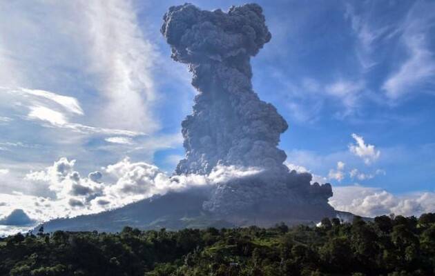 Извержение вулкана в Индонезии: эвакуировано 4,6 тысячи человек