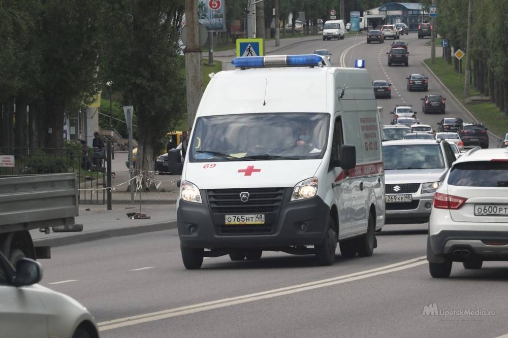 Застреленный возле жилого дома в Липецке мужчина скончался в больнице
